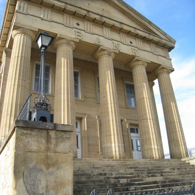 A building with columns and steps in front of it.